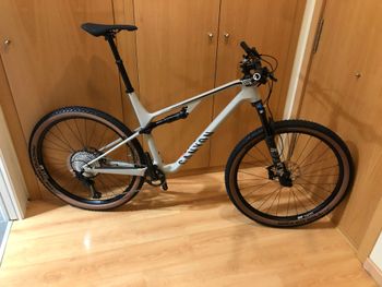 Použité Canyon Lux Trail CF 6 2023 2023 MTB