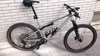 Używany Canyon Lux Trail CF 6 2023 2023 Mountainbike — zdjęcie 2 z 3