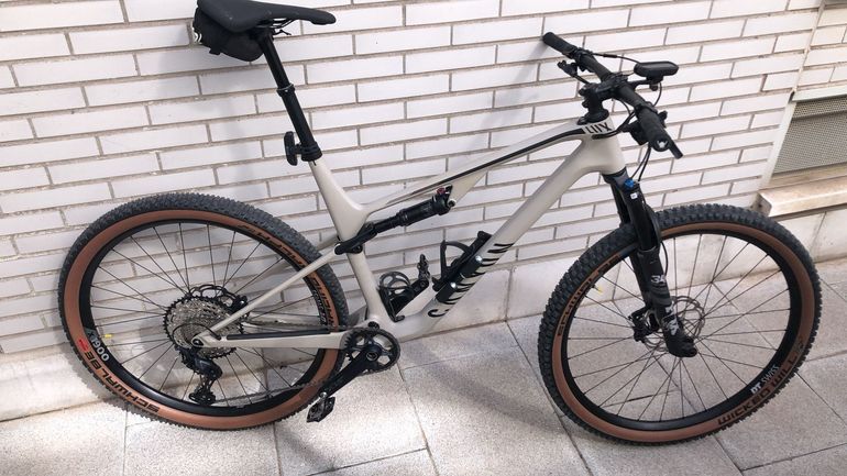 Używany Canyon Lux Trail CF 6 2023 2023 Mountainbike — zdjęcie 2 z 3
