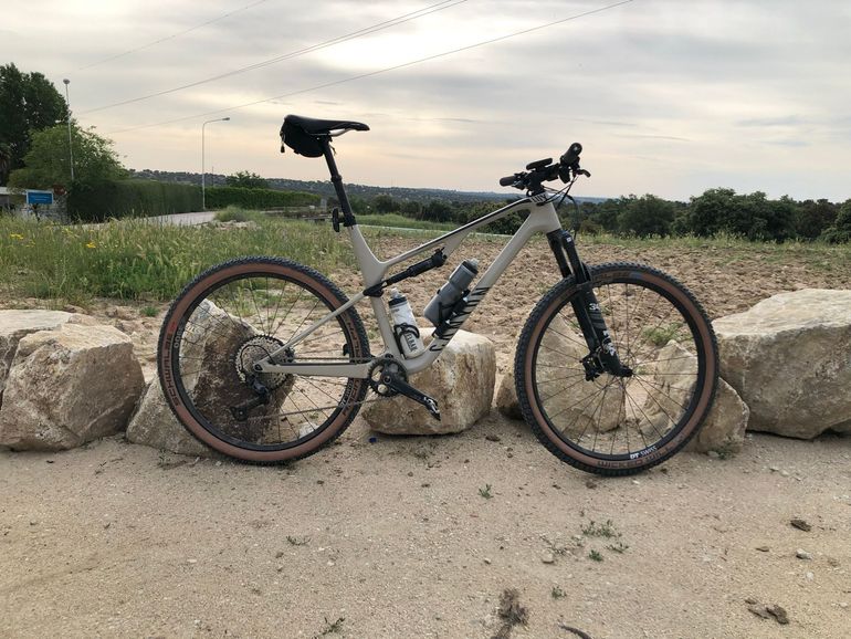 Używany Canyon Lux Trail CF 6 2023 2023 Mountainbike — zdjęcie 3 z 3