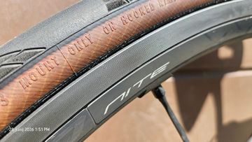 Gebrauchtes Canyon Ultimate CF SLX 8.0 2018 2018 Road & Gravel, Hellgrau — Bild 12 von 13
