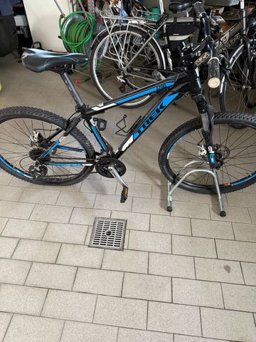 Used Trek Custom Other Campagnolo 2015 Mountainbike, Blue — image 2 of 6