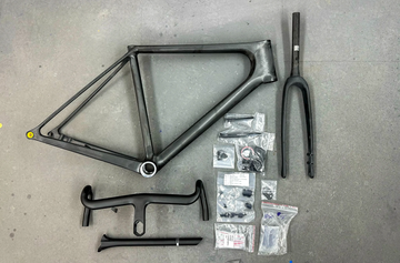 O.P.E.N. UPPER CONCE.PT (UDH) Frameset Con Manillar 400A O 420A Totalmente Nueva En La Caja A Estrenar. Con Factora De Compra. Vendo Por Lesion- . Vendo Por Lesion. Frameset 2026 Road & Gravel de segunda mano