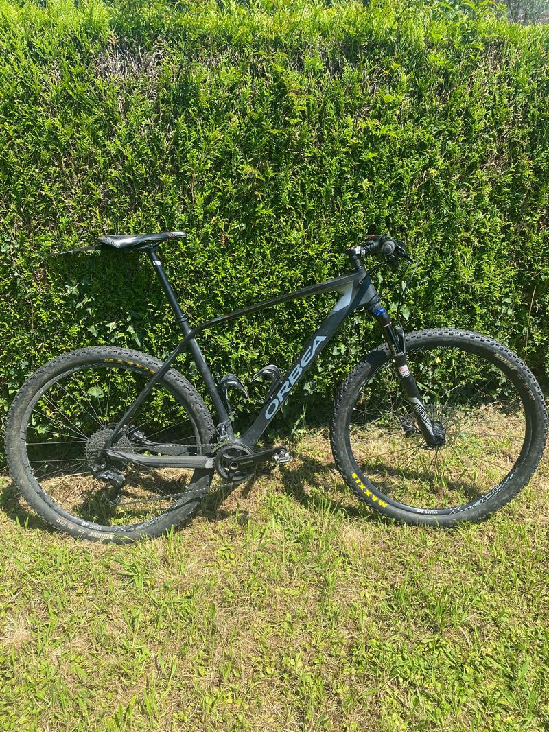 Used Orbea Alma Shimano Deore XT 2018 Mountainbike, Black — image 1 of 8