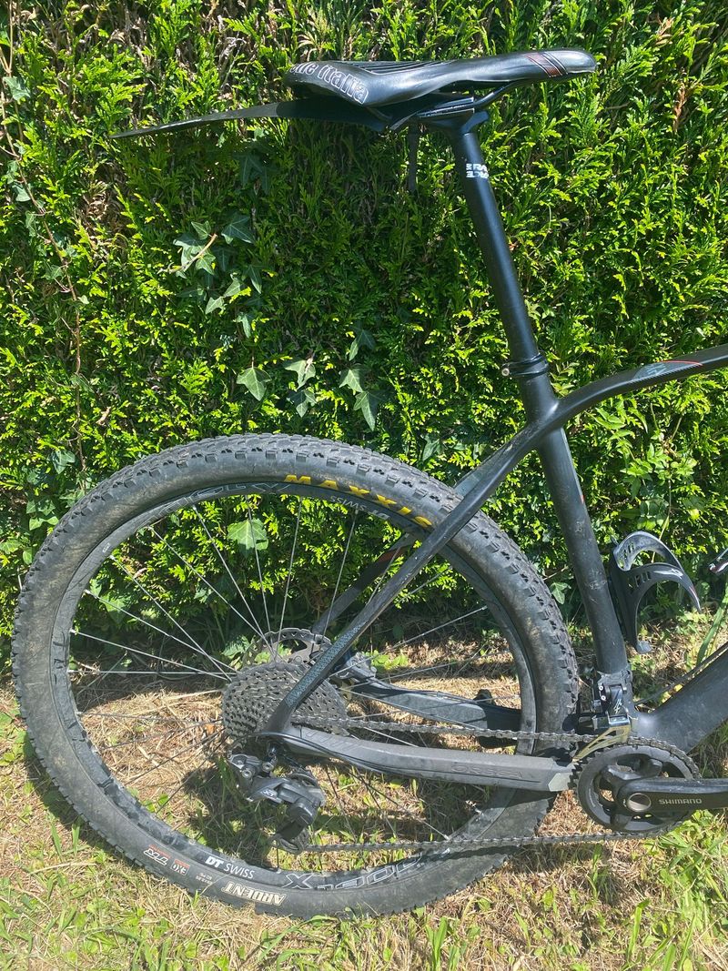 Used Orbea Alma Shimano Deore XT 2018 Mountainbike, Black — image 8 of 8
