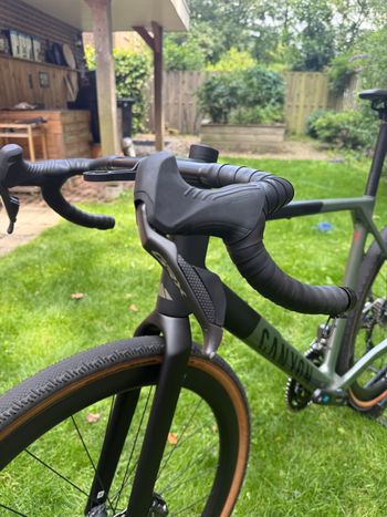 Used Canyon Grail CF SLX 8 Di2 2024 2024 Road & Gravel, Light Gray — image 17 of 26