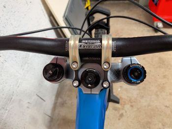 Używany Canyon Sender CF 7.0 2019 2019 Mountainbike — zdjęcie 6 z 13