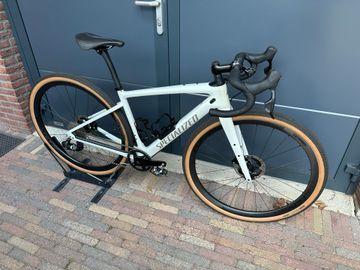 Used Specialized Diverge Expert 2024 2024 Road & Gravel, White — image 3 of 5
