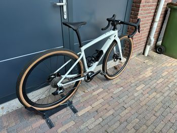Used Specialized Diverge Expert 2024 2024 Road & Gravel, White — image 2 of 5