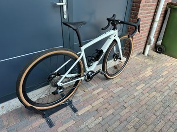 Used Specialized Diverge Expert 2024 2024 Road & Gravel, White — image 2 of 5