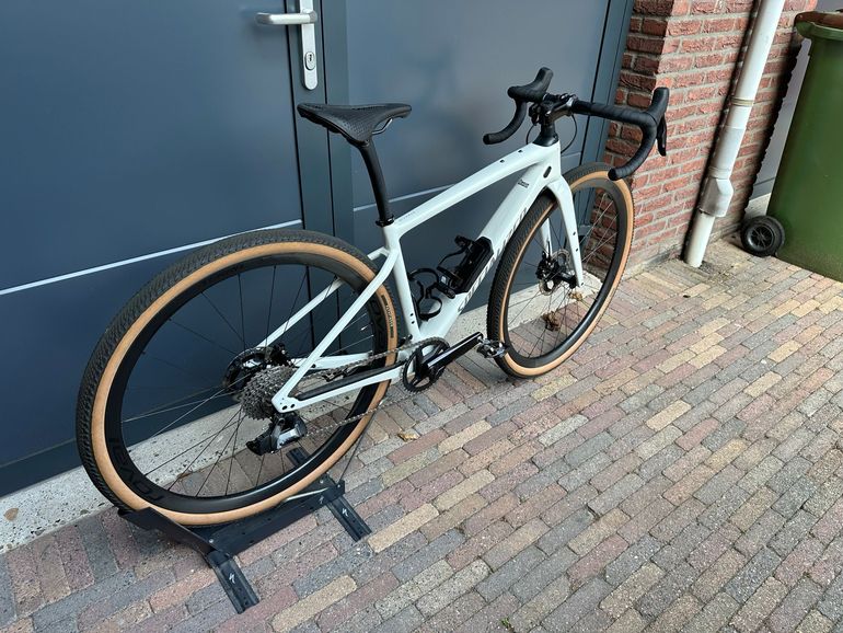 Used Specialized Diverge Expert 2024 2024 Road & Gravel, White — image 2 of 5