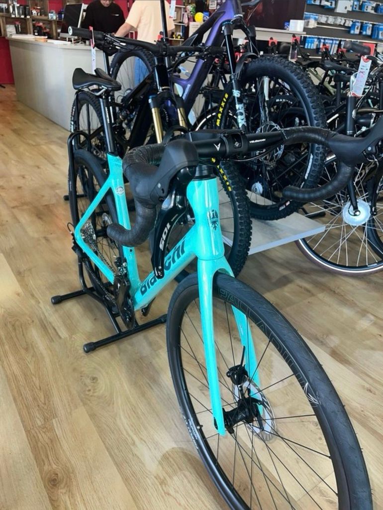 Used Bianchi Infinito Shimano 105 2025 Road & Gravel, Blue — image 2 of 3