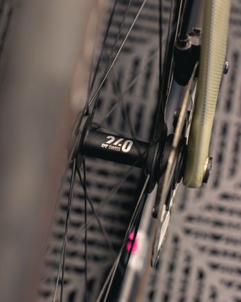 Used Canyon Endurace CF SLX 8 Di2 2025 2025 Road & Gravel, White — image 8 of 11