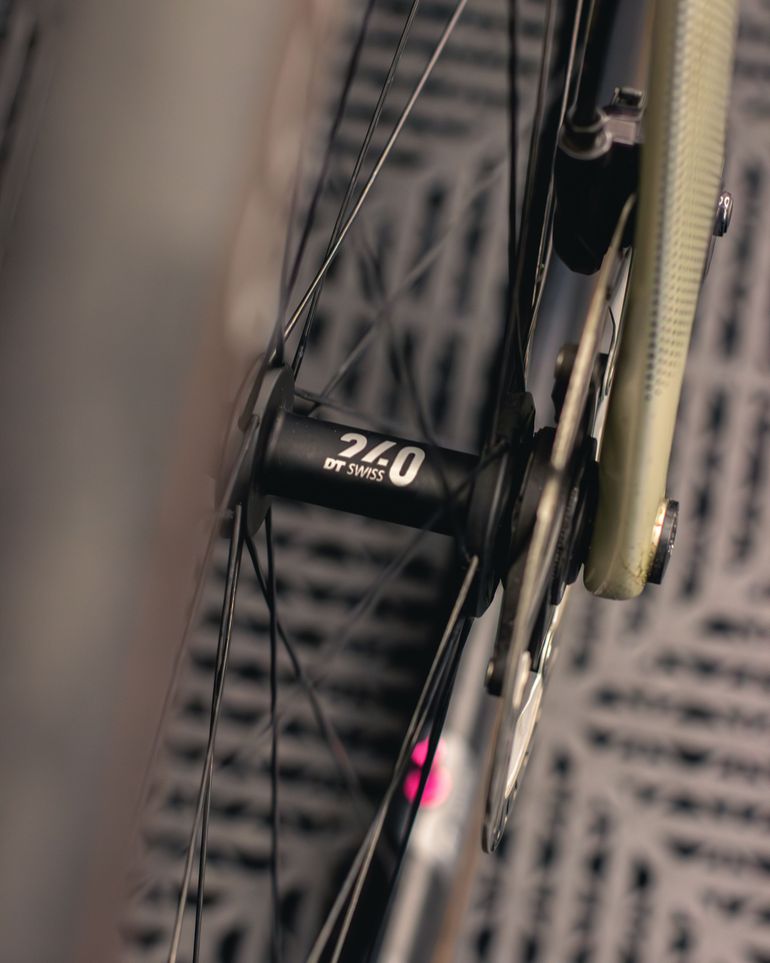 Used Canyon Endurace CF SLX 8 Di2 2025 2025 Road & Gravel, White — image 8 of 11