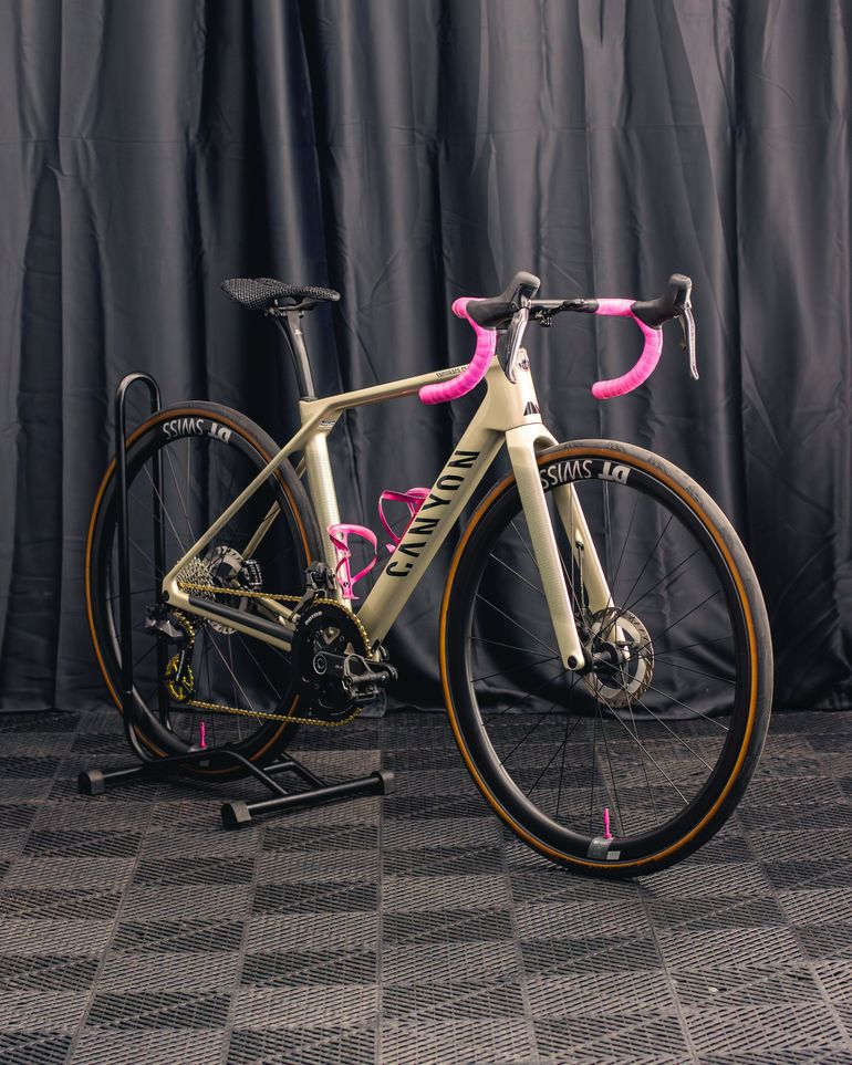 Used Canyon Endurace CF SLX 8 Di2 2025 2025 Road & Gravel, White — image 1 of 11