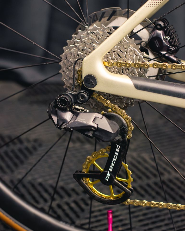 Used Canyon Endurace CF SLX 8 Di2 2025 2025 Road & Gravel, White — image 2 of 11