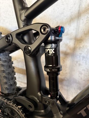 Used Trek Top Fuel 8 Gen 4 2025 2025 Mountainbike, Black, 27.5, 29 — image 3 of 8