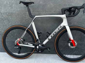 Gebrauchtes Trek Madone SL 7 Gen 7 2024 2024 Road & Gravel, Hellgrau — Bild 2 von 8