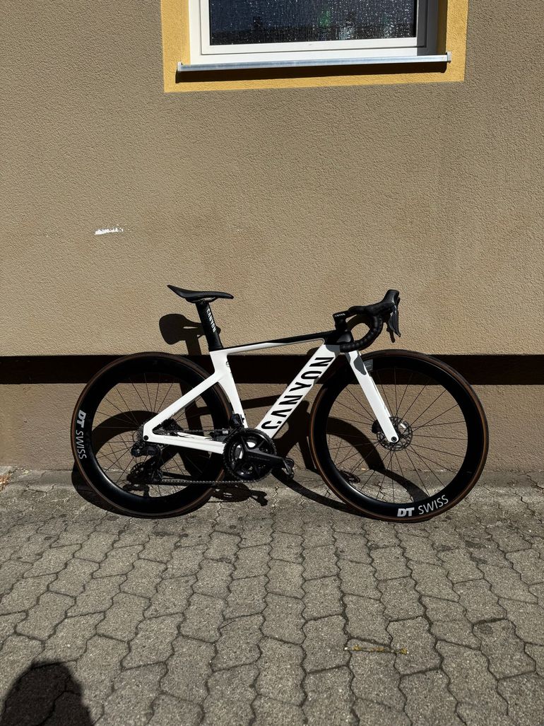 Used Canyon Aeroad CF SLX 8 Disc Di2 2023 2023 Road & Gravel, White — image 1 of 18
