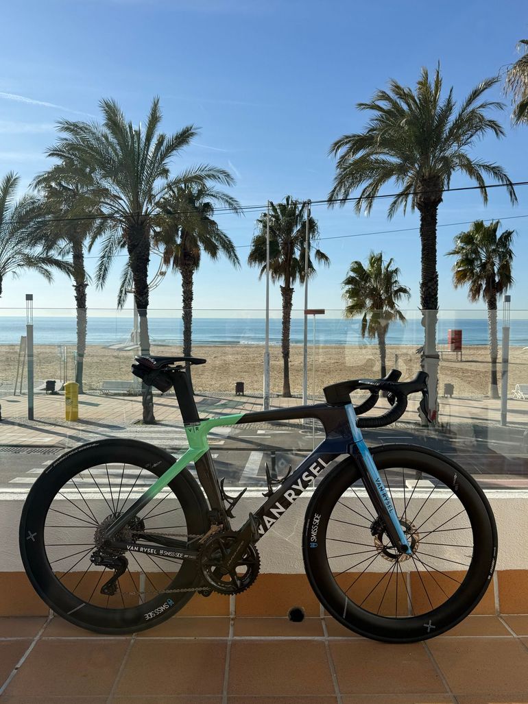 Used Van rysel Race Rennrad RCR-F Pro CF Shimano Dura Ace Di2 2x12 Schwarz 2026 2026 Road & Gravel, Blue — image 1 of 3
