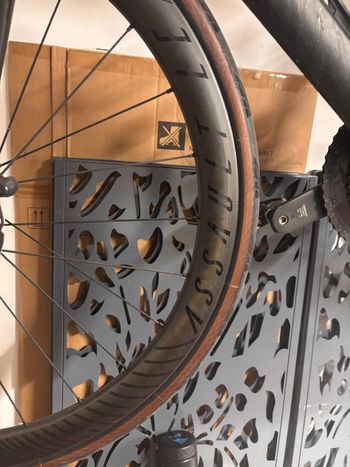Used Canyon Ultimate CF SLX Disc 8.0 Di2 2019 2019 Road & Gravel, Black — image 2 of 10