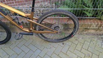 Używany Canyon Lux Trail CF 7 2024 2024 Mountainbike — zdjęcie 3 z 8