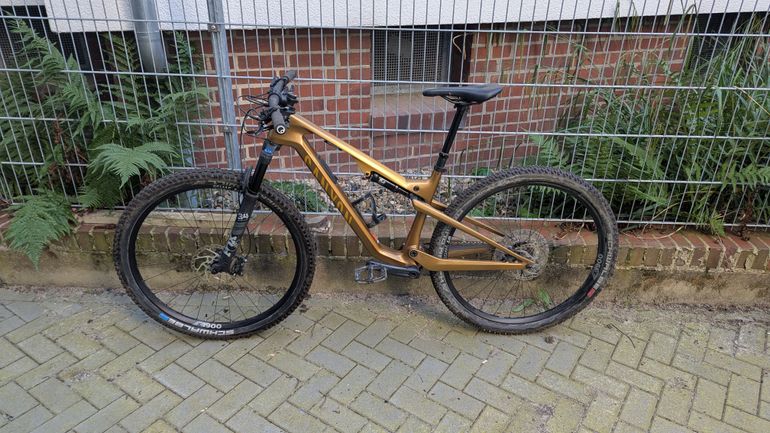 Używany Canyon Lux Trail CF 7 2024 2024 Mountainbike — zdjęcie 2 z 8