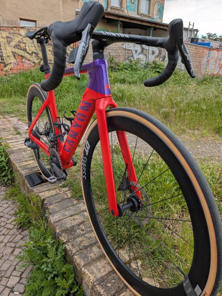 Used Canyon Aeroad CF SLX 8 Disc eTap 2023 2023 Road & Gravel, Red — image 21 of 25