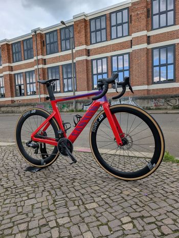 Used Canyon Aeroad CF SLX 8 Disc eTap 2023 2023 Road & Gravel, Red — image 3 of 25