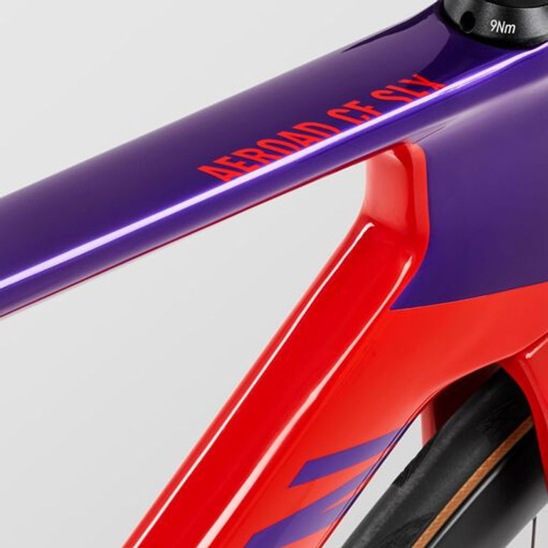 Used Canyon Aeroad CF SLX 8 Disc eTap 2023 2023 Road & Gravel, Red — image 14 of 25