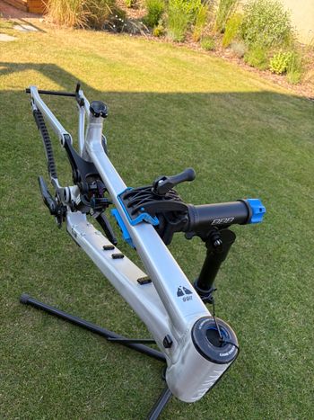 Używany RAAW V2 LT Frame Frameset 2024 Mountainbike — zdjęcie 3 z 3