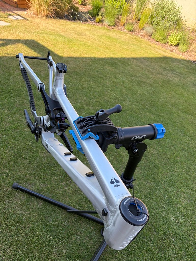 Używany RAAW V2 LT Frame Frameset 2024 Mountainbike — zdjęcie 3 z 3
