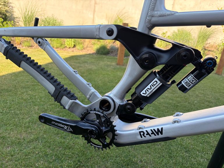 Używany RAAW V2 LT Frame Frameset 2024 Mountainbike — zdjęcie 2 z 3