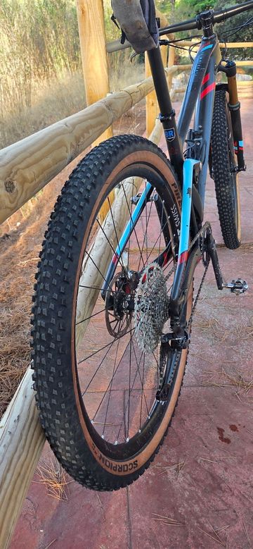 Used Mondraker F-podium Shimano Deore XT 2020 Mountainbike, Black — image 9 of 11