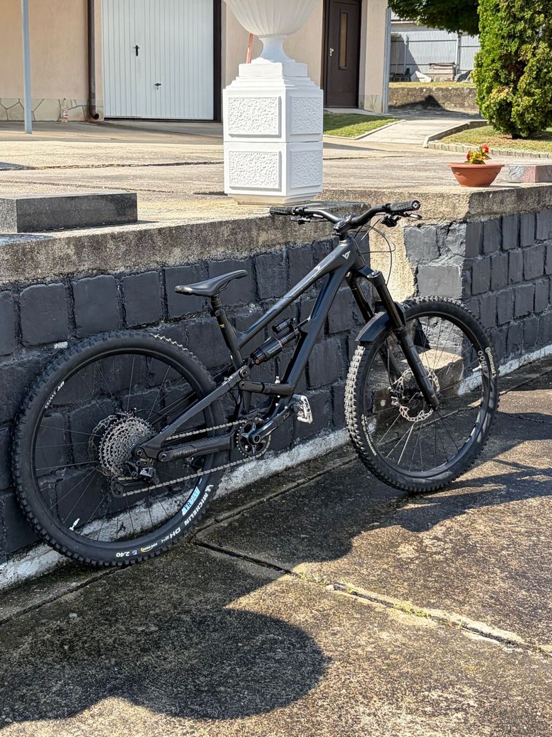 Used YT Custom Shimano Deore XT 2025 MTB