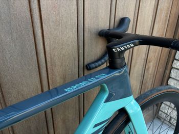 Used Canyon Aeroad CF SLX 7 Disc eTap 2023 2023 Road & Gravel, Green — image 7 of 10