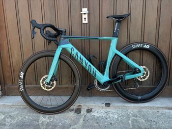 Used Canyon Aeroad CF SLX 7 Disc eTap 2023 2023 Road & Gravel, Green — image 10 of 10