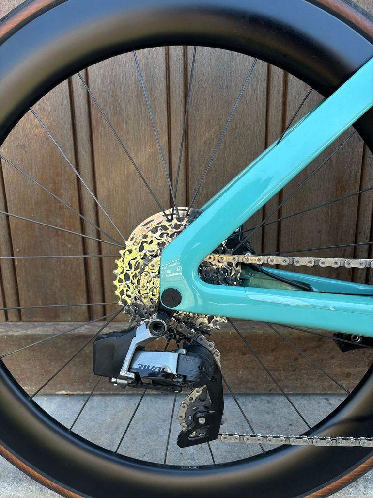 Used Canyon Aeroad CF SLX 7 Disc eTap 2023 2023 Road & Gravel, Green — image 4 of 10