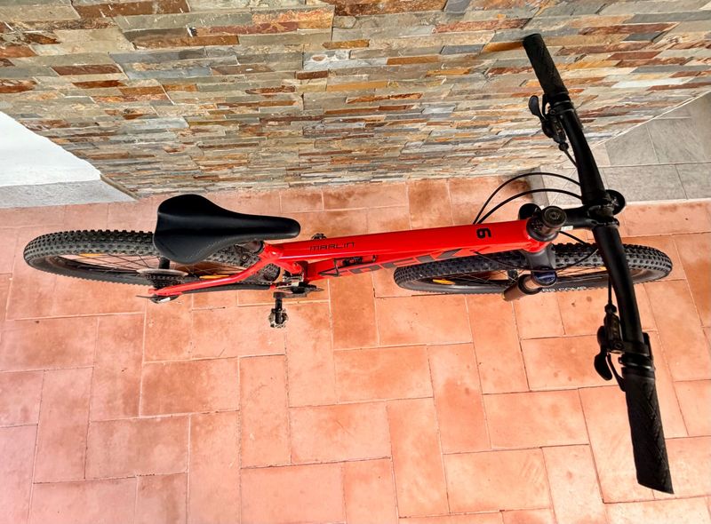 Used Trek Marlin 6 2021 2021 Mountainbike, Red, 29 — image 5 of 11