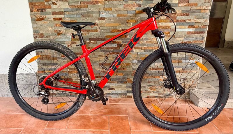 Used Trek Marlin 6 2021 2021 Mountainbike, Red, 29 — image 3 of 11