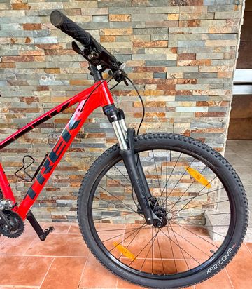 Used Trek Marlin 6 2021 2021 Mountainbike, Red, 29 — image 4 of 11