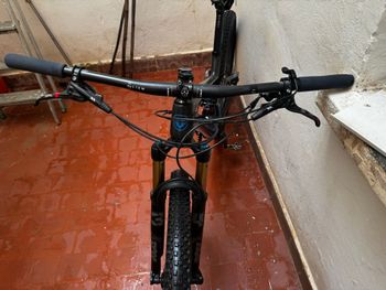 Mondraker F-PODIUM CARBON R 2022 2022 Mountainbike de segunda mano, Azul — imagen 4 de 7