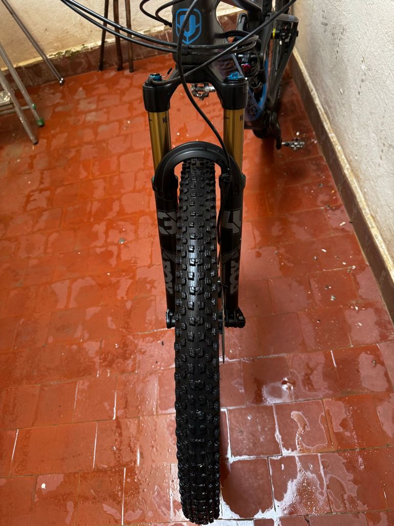 Mondraker F-PODIUM CARBON R 2022 2022 Mountainbike de segunda mano, Azul — imagen 7 de 7