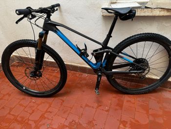 Mondraker F-PODIUM CARBON R 2022 2022 Mountainbike de segunda mano, Azul — imagen 2 de 7