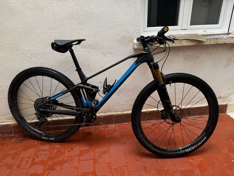 Mondraker F-PODIUM CARBON R 2022 2022 Mountainbike de segunda mano, Azul — imagen 1 de 7