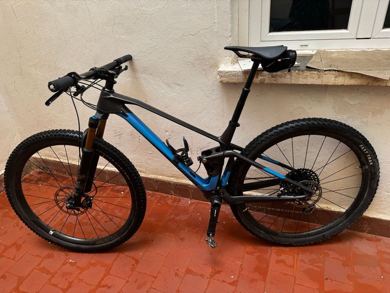 Mondraker F-PODIUM CARBON R 2022 2022 Mountainbike de segunda mano, Azul — imagen 3 de 7