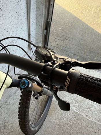 Używany Rose ROOT MILLER 3 2023 2023 Mountainbike — zdjęcie 8 z 9