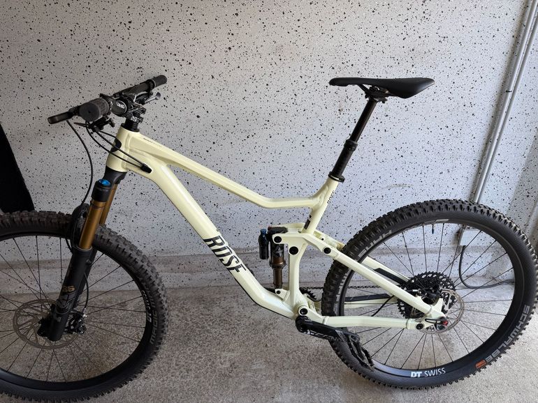 Używany Rose ROOT MILLER 3 2023 2023 Mountainbike — zdjęcie 1 z 9