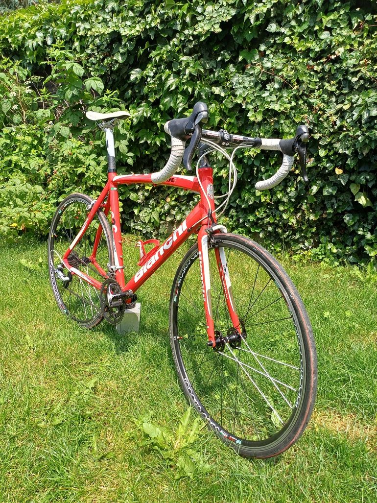 Gebrauchtes Bianchi Nirone Shimano Ultegra 2012 Road & Gravel, Rot — Bild 4 von 11