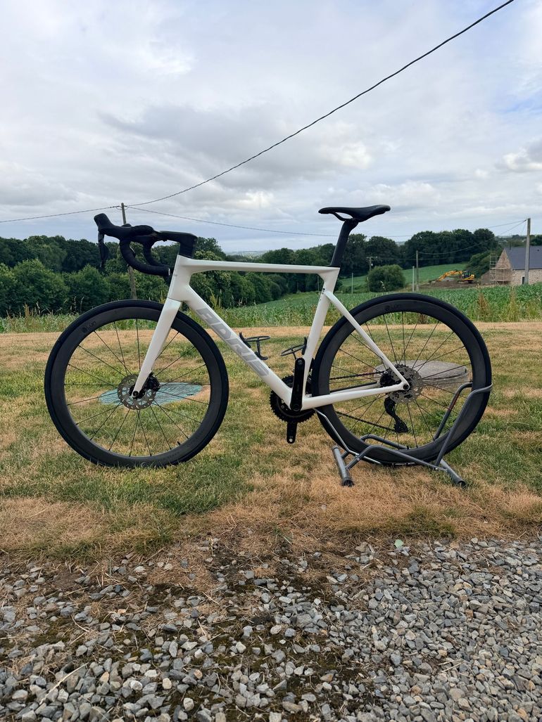 Used Adris Custom Shimano 105 Di2 2024 Road & Gravel, White — image 2 of 10